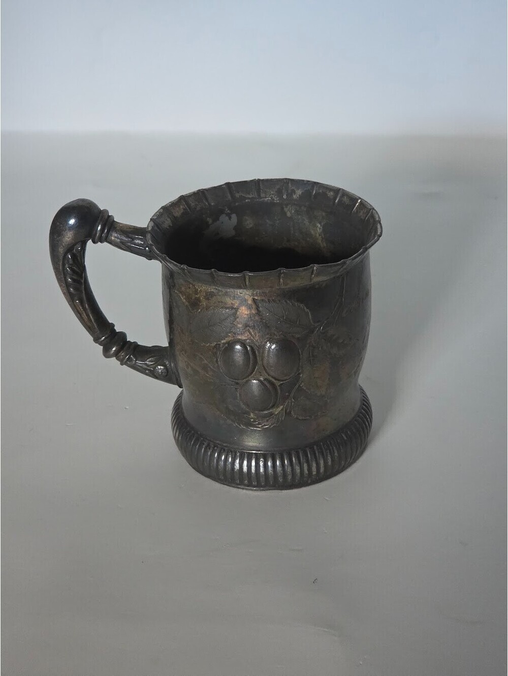 Meriden Silver Company Engraved Child Cup Mug Antique Pattern 157
